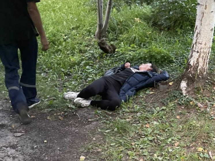 В Новосибирске двух девушек нашли без сознания во дворе