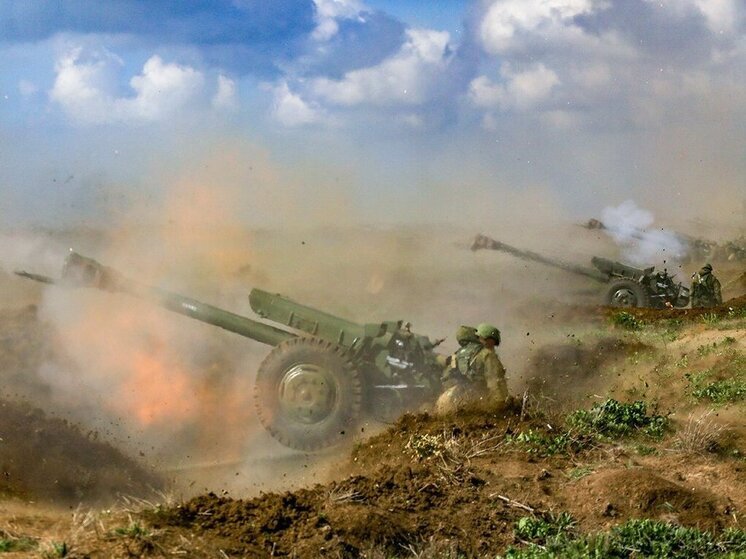 Артиллерист попал из советской гаубицы Д-30 прямо в тоннель боевиков ВСУ