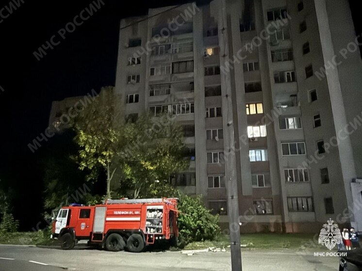 В Брянске спасатели потушили пожар в квартире на Евдокимова