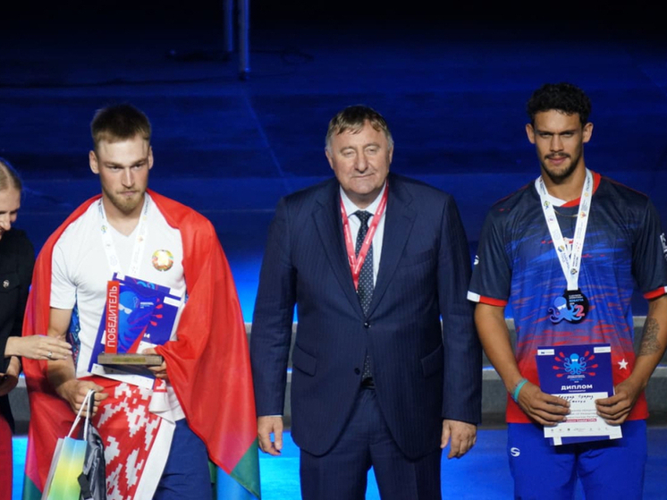 Приморцы забрали «бронзу», сборная России выиграла весло с подписью Президента на IV-й Владивостокской регате