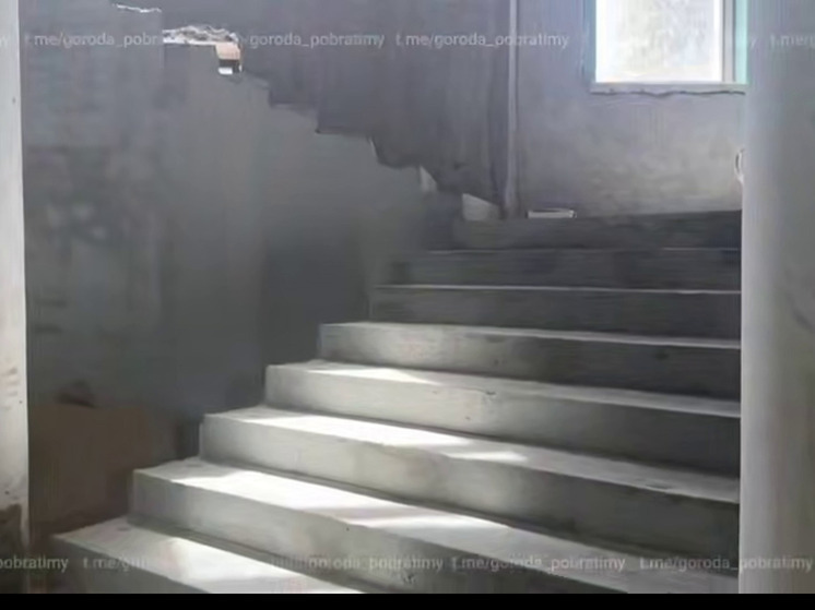 Строители из Петербурга продолжают восстанавливать драмтеатр в Мариуполе