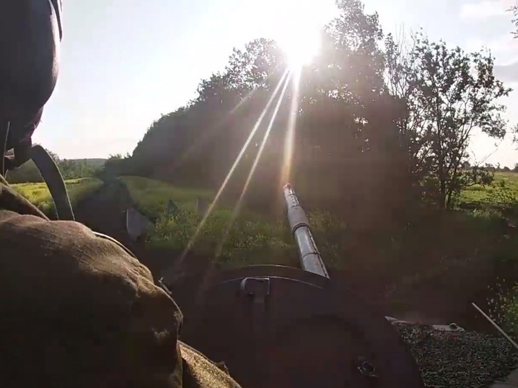 Российский военный выстрелом из гаубицы Д-30 попал в тоннель с солдатами ВСУ