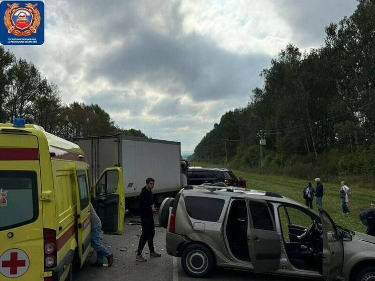 Ребенок пострадал во время массового ДТП с грузовиком в Татарстане