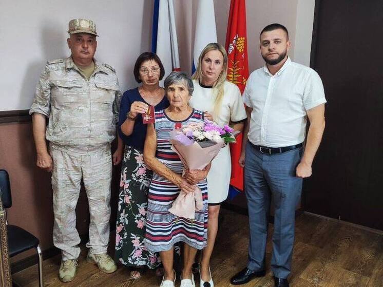 В Судаке семье погибшего в зоне СВО бойца вручили Георгиевский Крест
