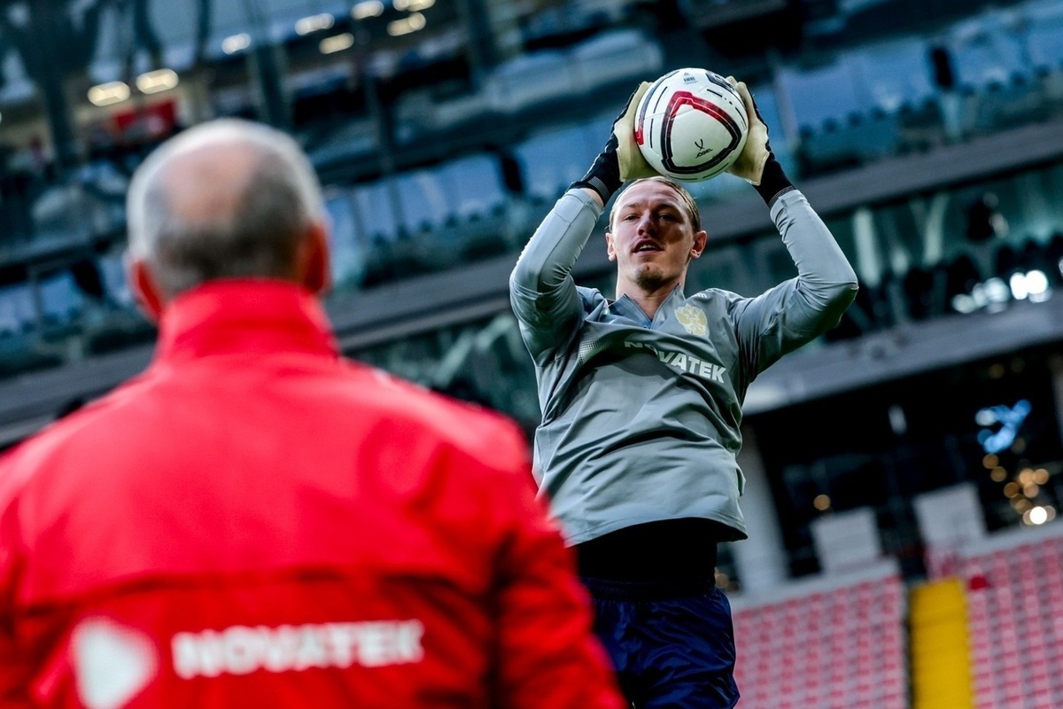 Тренер вратарей сборной России назвал голкипера, который будет защищать ворота в матче с катарцами