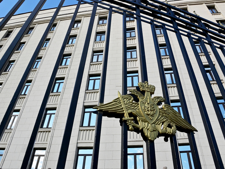 В МО РФ заявили о массированном ударе по авиабазам и предприятию "Киев-67" в Киеве, по другим объектам удары не наносились