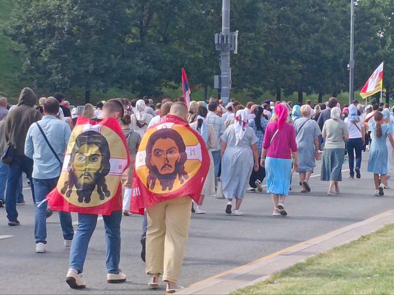 Участники крестного хода