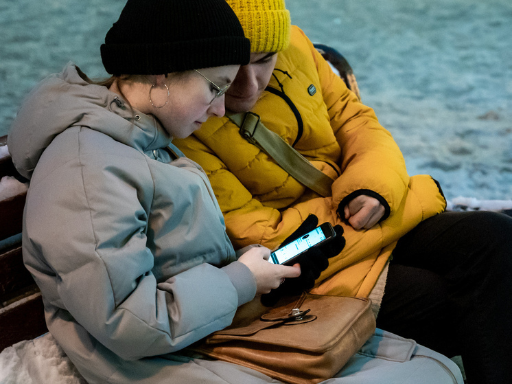 О том, сколько времени за телефоном или планшетом, безопасно проводить в том или ином возрасте, рассказала заведующий Центром общественного здоровья и медицинской профилактики Юлия Канаева.

