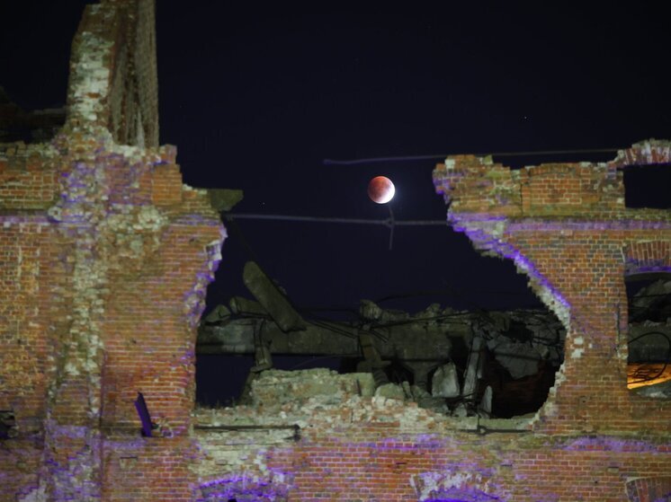  Волгоградцы вечером 7 сентября увидели полное затмение Луны