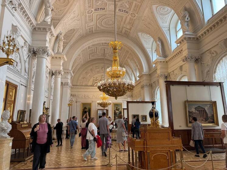 В Эрмитаже эвакуировали посетителей из-за анонимных угроз