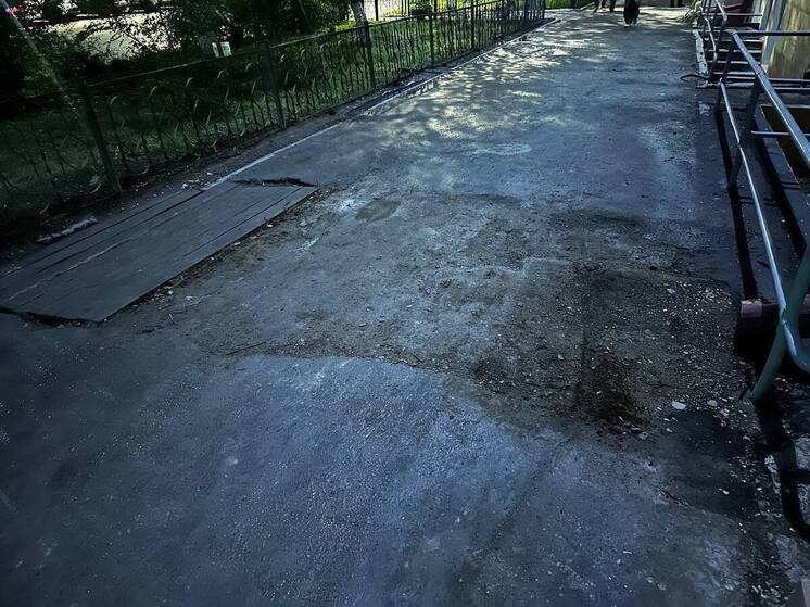 Асфальт на тротуаре около Дворца Шумовых в Чите заменят плиткой
