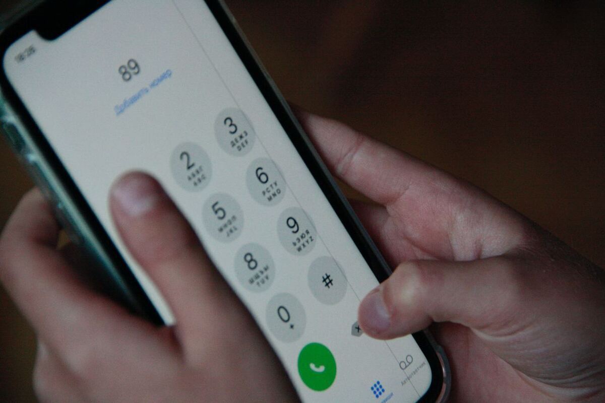 Come difendersi dai truffatori che utilizzano chiamate con numeri persi: consigli degli esperti e cosa fare a San Pietroburgo