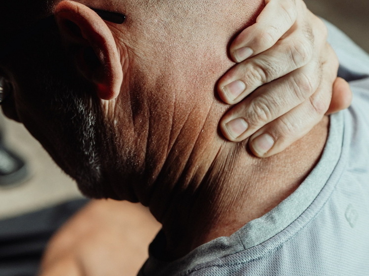 Врач Арсланова назвала симптомы головной боли напряжения