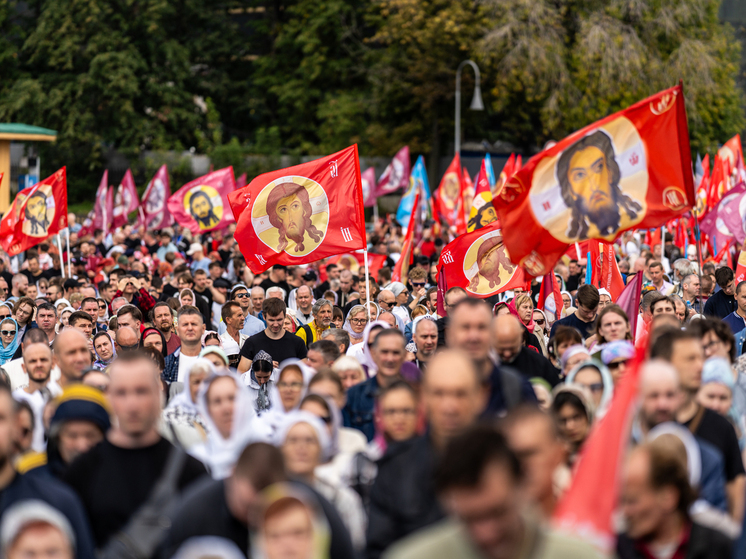 Журналист Голованов оценил последствия масштабного крестного хода в Москве