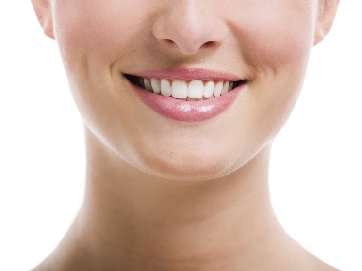 O especialista Prokopenko nomeou produtos que ajudam a limpar o esmalte dos dentes