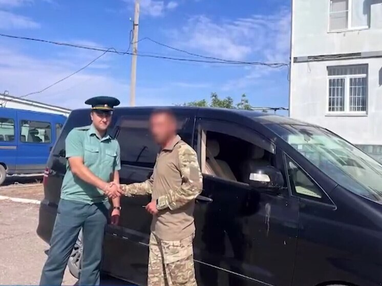 Астраханская таможня передала минивэны бойцам СВО