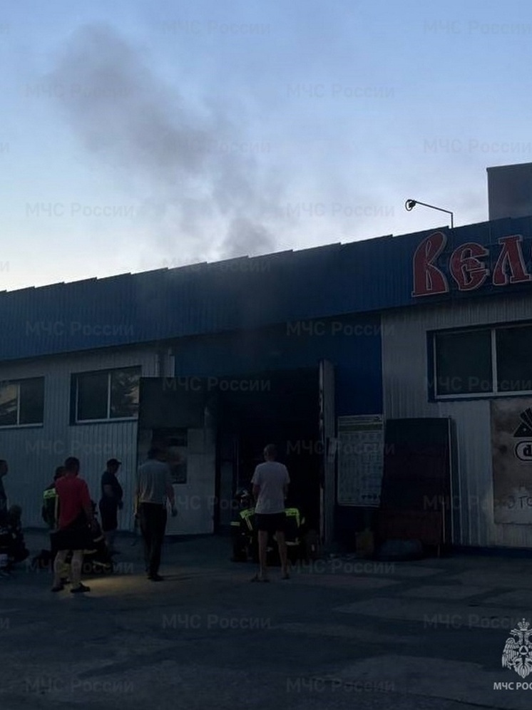 В Чаплинке Херсонской области вспыхнуло здание магазина