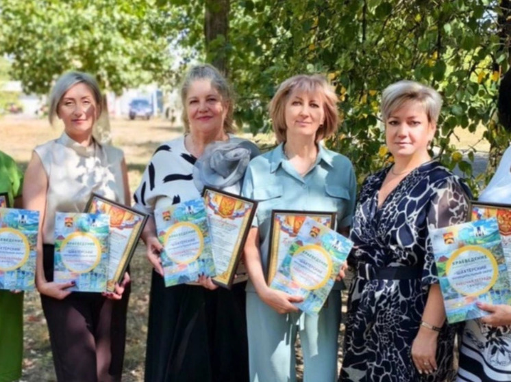 Школьники Шахтерска ДНР получили свои краеведческие тетради от Сахалина