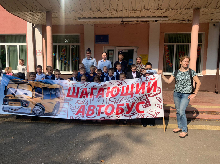 Акция «Шагающий автобус» прошла в Пскове