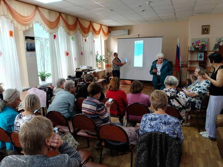 Калужские пенсионеры переходят на MAX