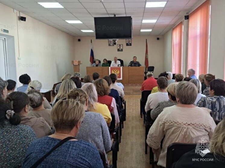 В Брянской области сотрудники МЧС контролируют безопасность избирательных участков