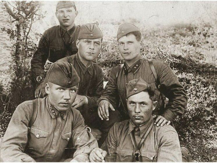 Мурманчане чтят подвиг 6-й Героической комсомольской батареи
