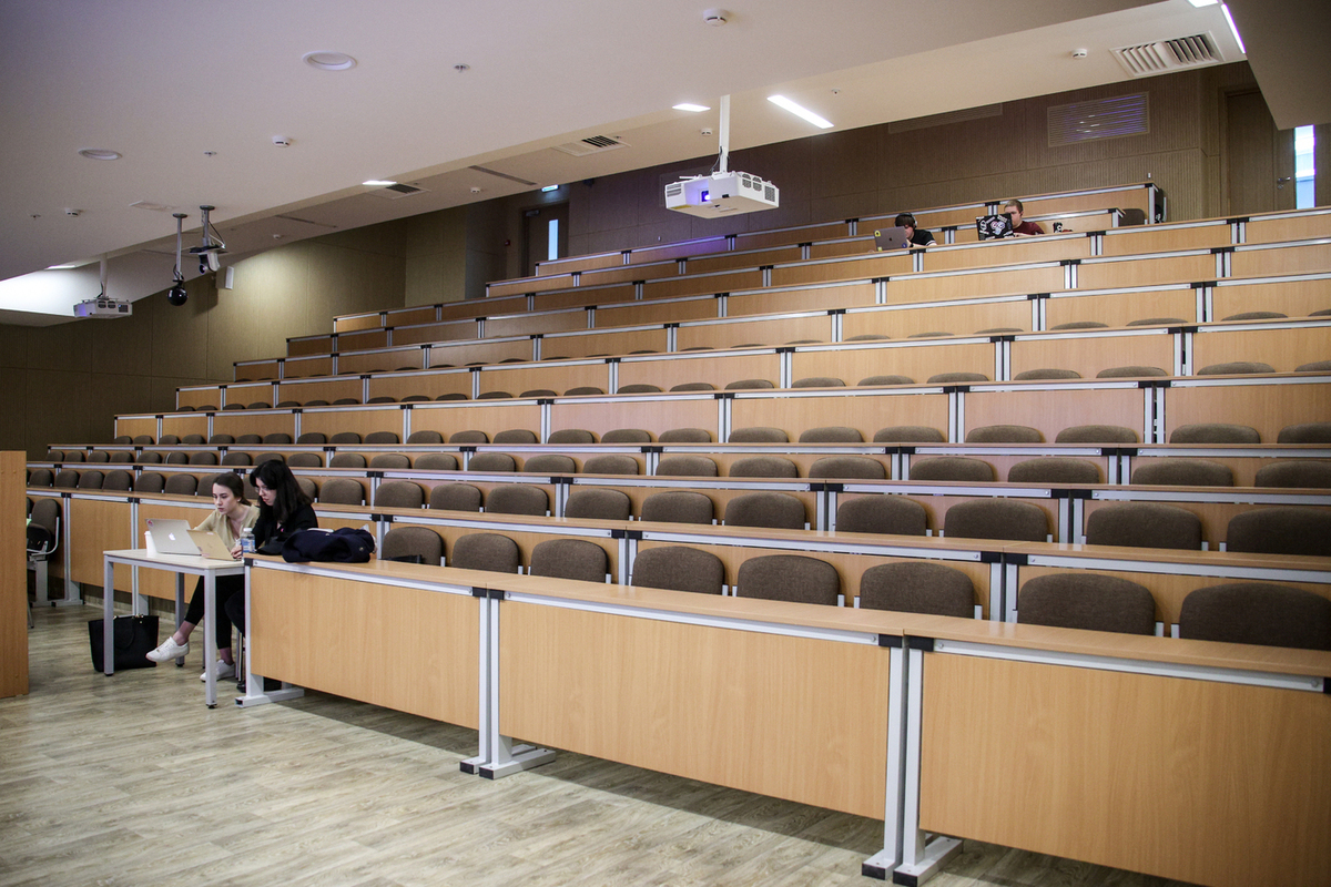 "Nuove limitazioni sui posti a pagamento nelle università russe: equità nell'accesso all'istruzione superiore"