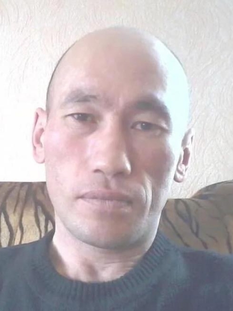 В Омске ищут мужчину со шрамами на лице