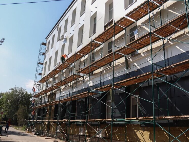 Сразу в двух лечебных учреждения Луганска проходят капитальный ремонт при помощи шеф-региона Москвы