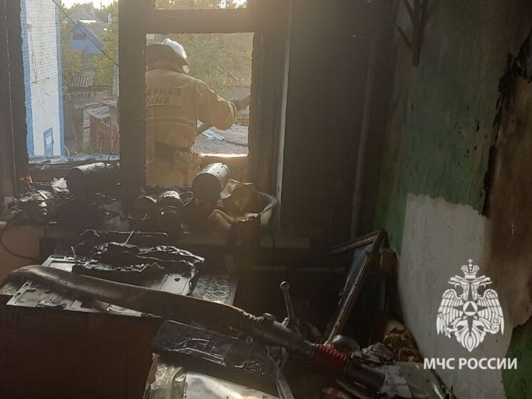 В Ракитянском районе пожарные вывели по лестнице из горящего дома 15 человек