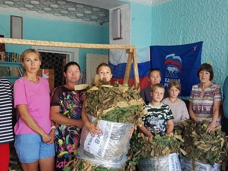 Волонтеры из Крыма передали маскировочные сети для херсонских бойцов