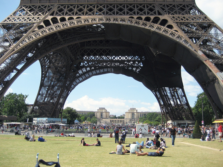 Парламентарии во Франции выразили недоверие правительству, оно уйдет в отставку