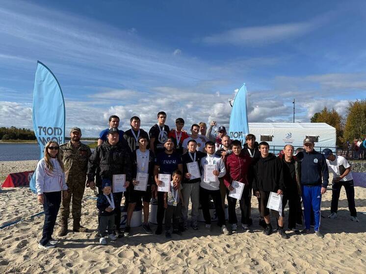 Torneo di wrestling sulla spiaggia a Tarko-Sale dedicato alla memoria dei soldati caduti dell'SVO