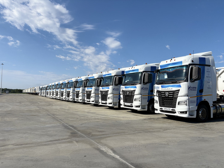 Колонна газомоторных КамАЗов поколения К5 проследует чсрез Улан-Удэ в Санкт-Петербург