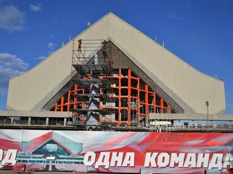 Губернатор Омской области проверил ход реконструкции СКК имени Виктора Блинова