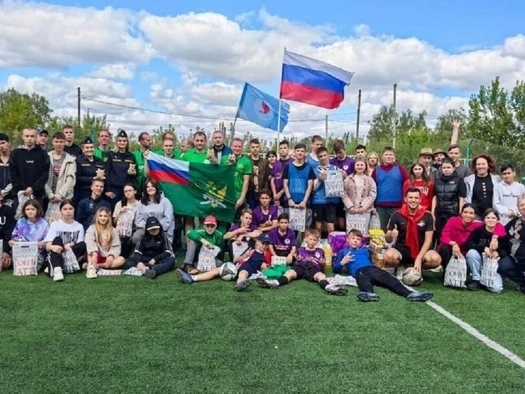 Орловские приставы сыграли в футбол с воспитанниками центра «Расправь крылья»
