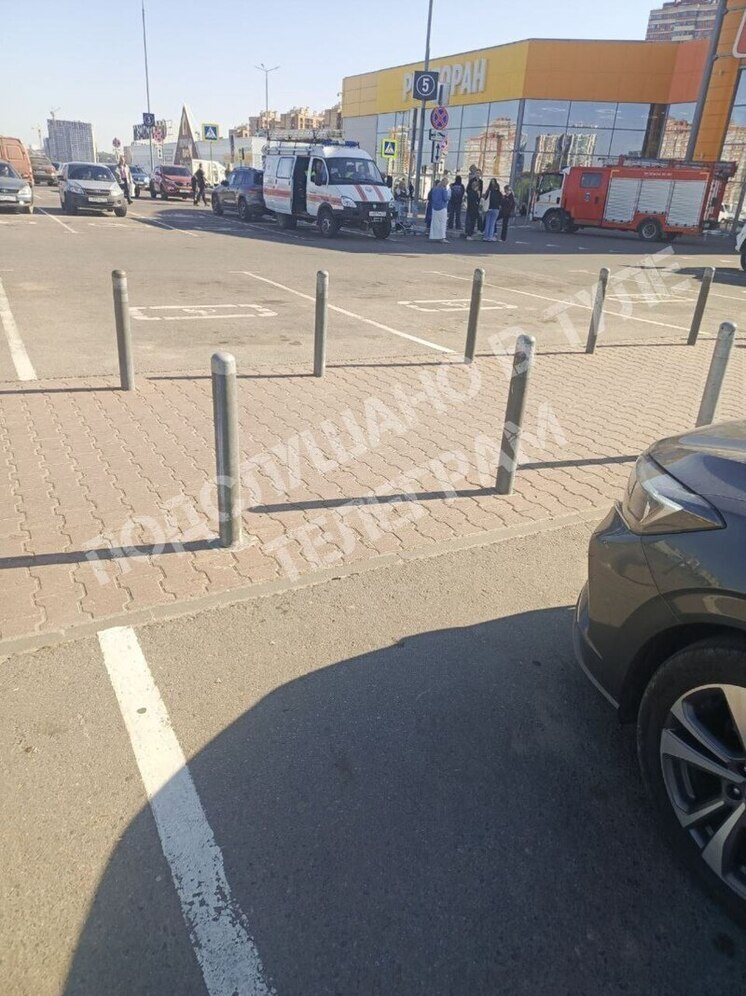 В МЧС получили звонок о минировании гиппермаркета "Глобус" в Туле
