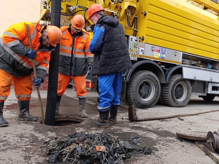 В Архангельске с начала года устранили более 4500 засоров канализации