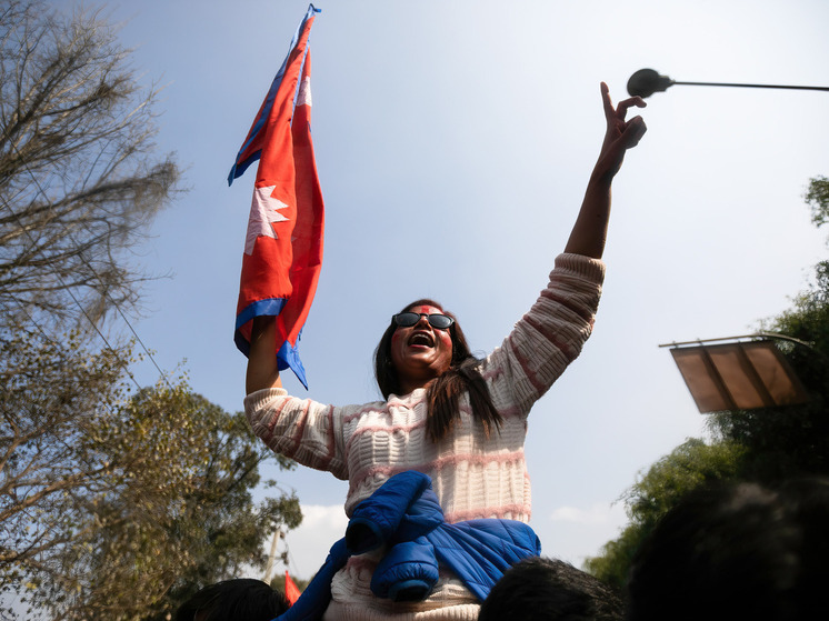 Протестующие в Непале подожгли здание Верховного суда страны