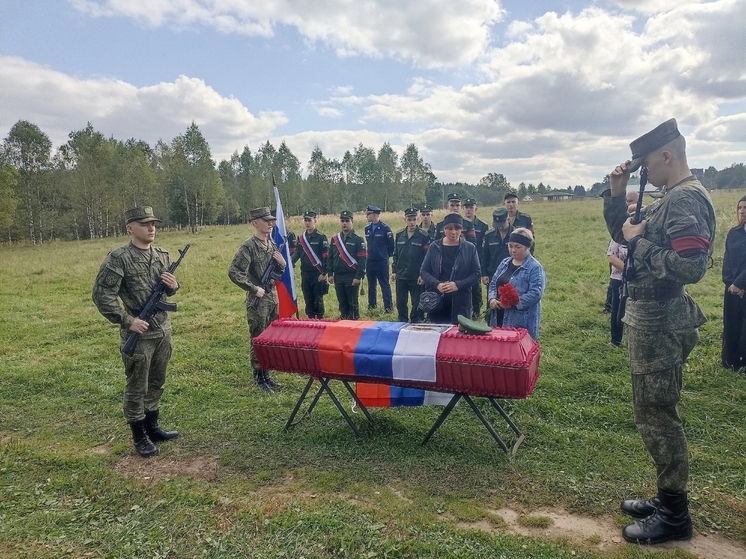 В Тверской области в последний путь проводили погибшего участника СВО