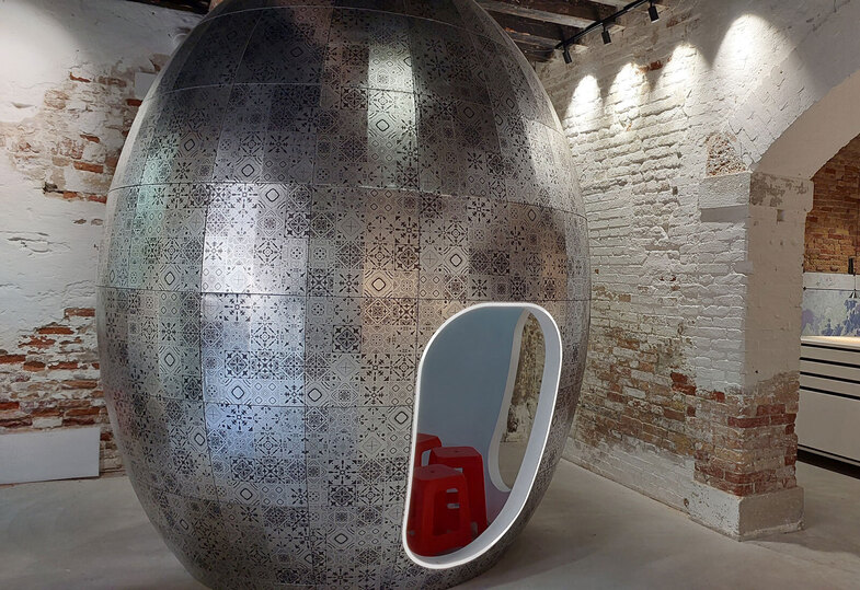 Egg-shaped installation from Hong Kong