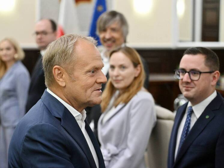 Премьер Туск собрал экстренное заседание по ночной атаке БПЛА