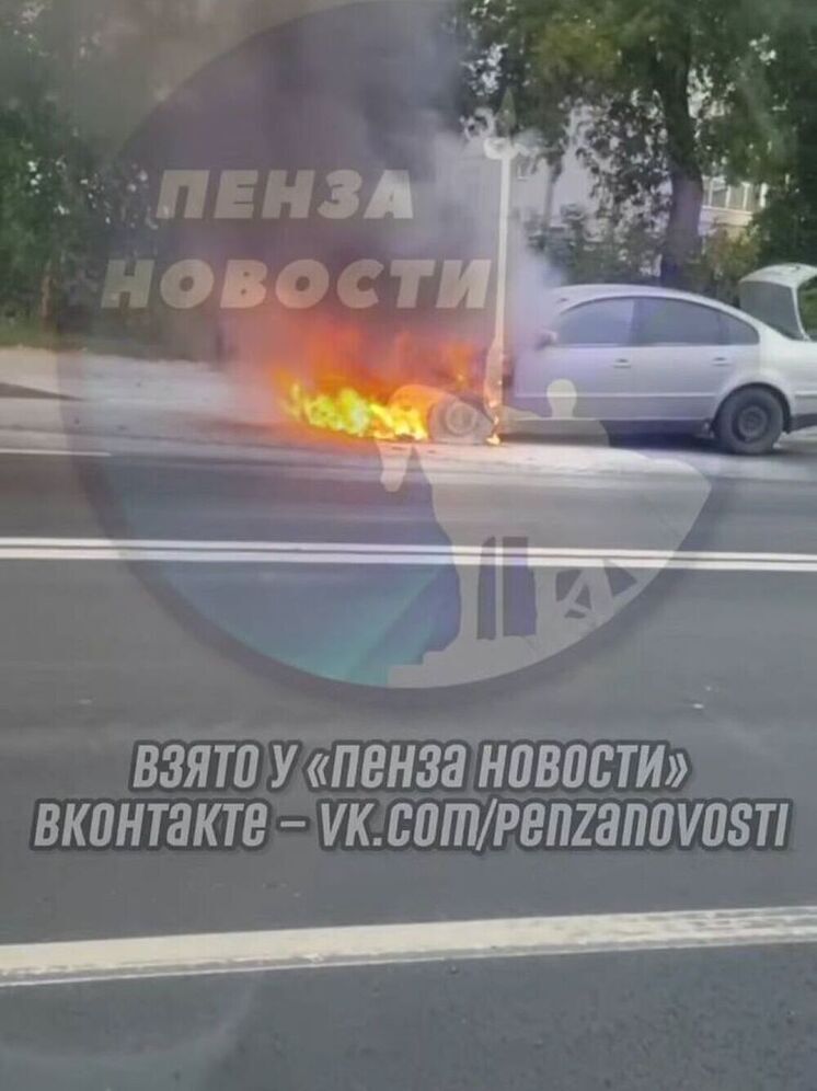 Пензенские пожарные спасли «Фольксваген» в районе Пенза-3 от полного выгорания