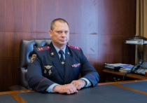 Почему граждане продолжают верить аферистами, какие способы обмана популярны у мошенников, кто такие дропперы и как сохранить свои персональные данные — об этом и не только рассказал врио начальника полиции (по оперативной работе) ГУ МВД России по Краснодарскому краю полковник полиции Александр Бондарев