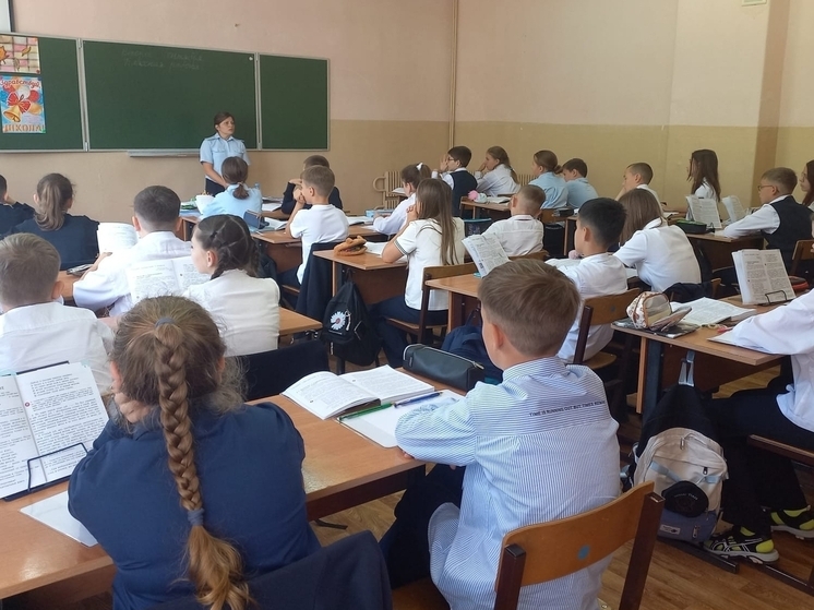 Знаменские школьники получили от сотрудника ГИБДД урок, который запомнили надолго