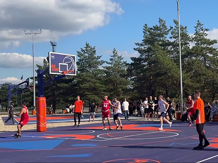 В калужском сквере Волкова открыли баскетбольные площадки