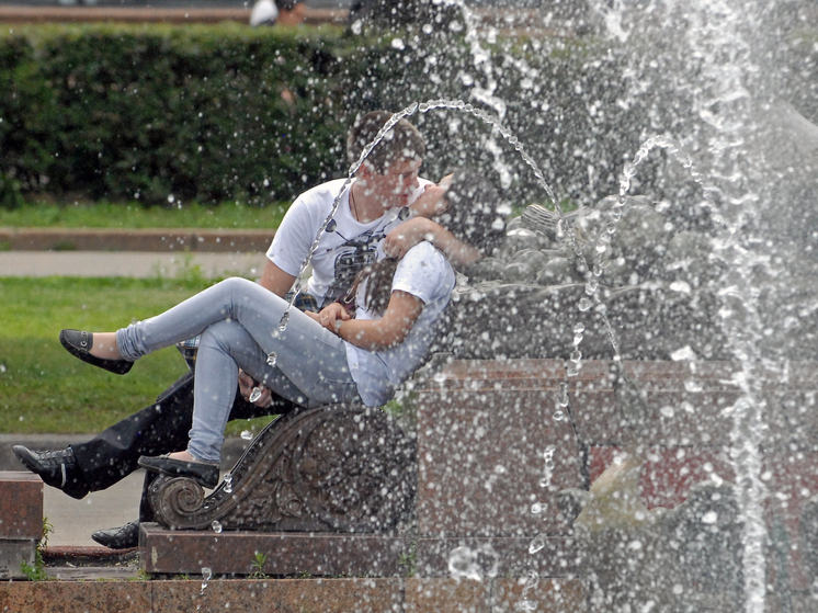 Юрист Бондаренко: за страстные поцелуи в общественных местах предусмотрен штраф до 1500 рублей