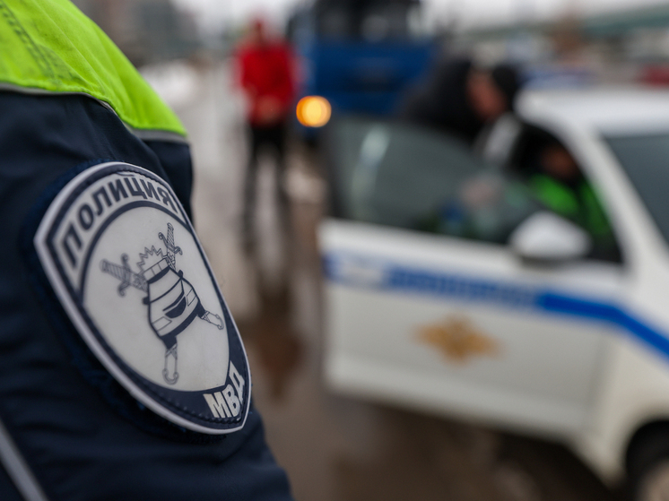 В Волгоградской области в ДТП с микроавтобусом и грузовиком пострадали пятеро