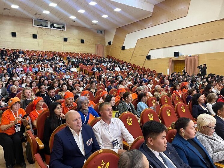 Якутск, 10 сентября 2025 года – На пленарном заседании Гражданского форума – 2025 «Гражданское общество: консолидация во имя Победы» представители власти, общественных организаций и волонтеры обсудили ключевые вопросы патриотического воспитания, поддержки участников специальной военной операции (СВО), развитие некоммерческих организаций (НКО) и реализацию федерального законодательства