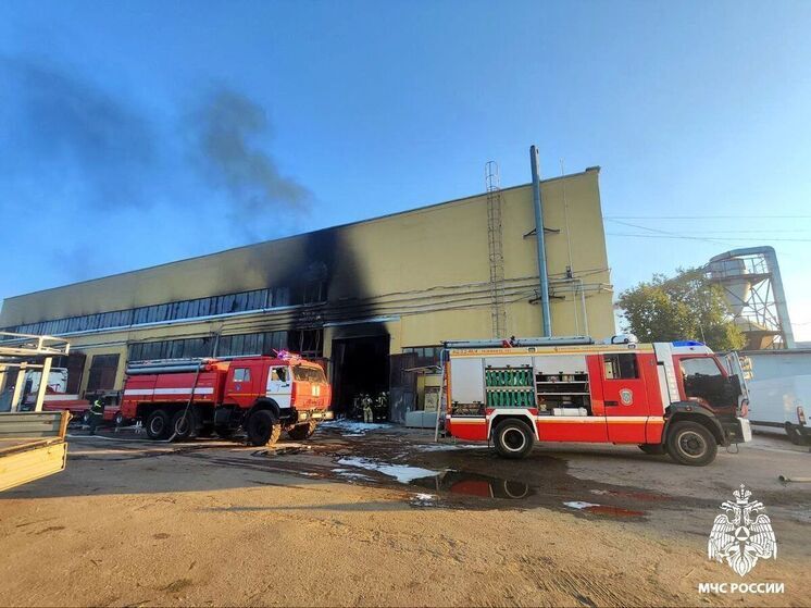 В Смоленске горел производственный цех на улице 25-го сентября